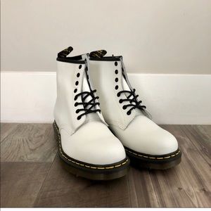 dr martens 1060